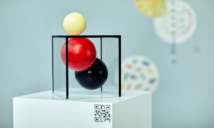What are the benefits of using QR codes in marketing? 